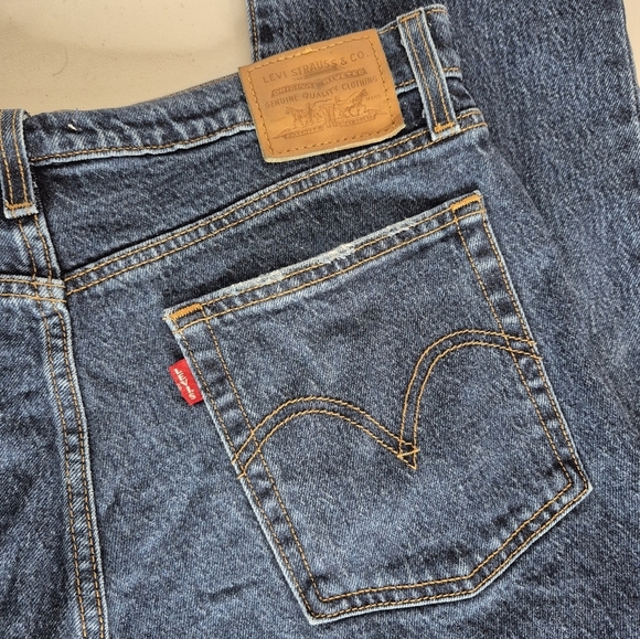 Levi's Women's Wedgie Straight Leg Button-Fly Raw Hem Ankle Jeans - Size 29W-26L - Picture 8 of 16